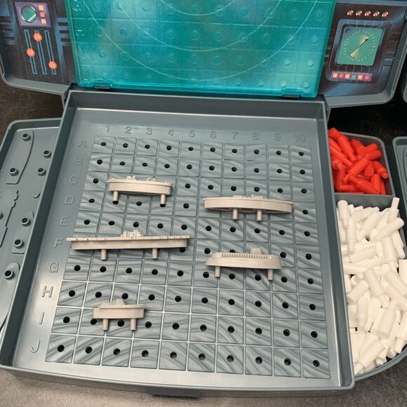 Vintage 1998 Battleship Game The Classic Naval Combat Game Milton Bradley Hasbro - Picture 7 of 14